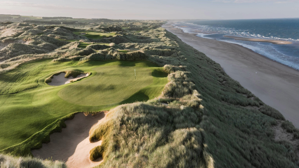 With a green overlooking the North Sea, the eleventh is a strong par four that, from the back tees, begins with an almost-blind shot over dunes (Photo: Jacob Sjöman)