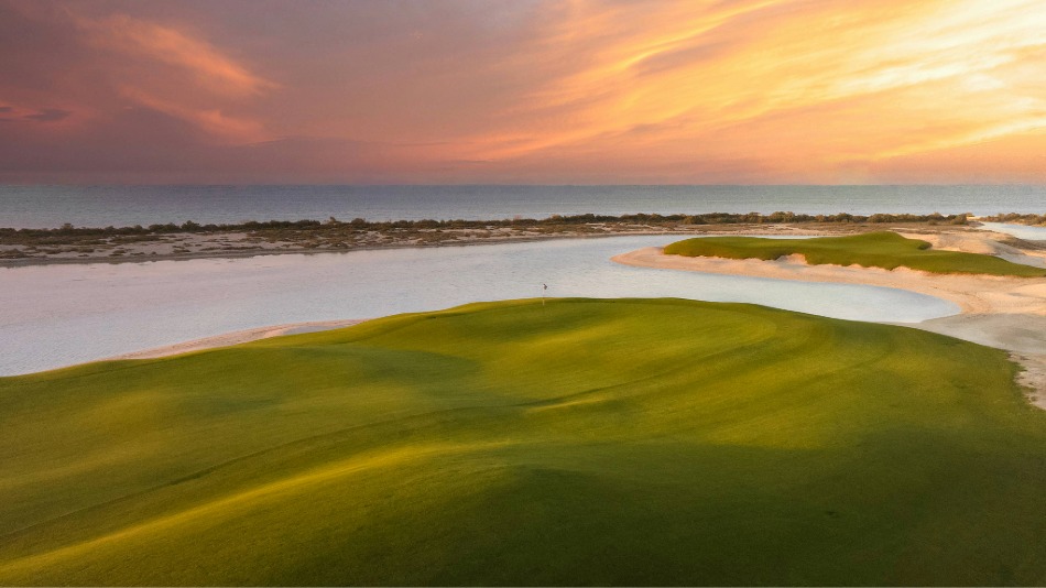 The Red Sea provides the backdrop for several holes, including the fifth (Photo: Kevin Murray)