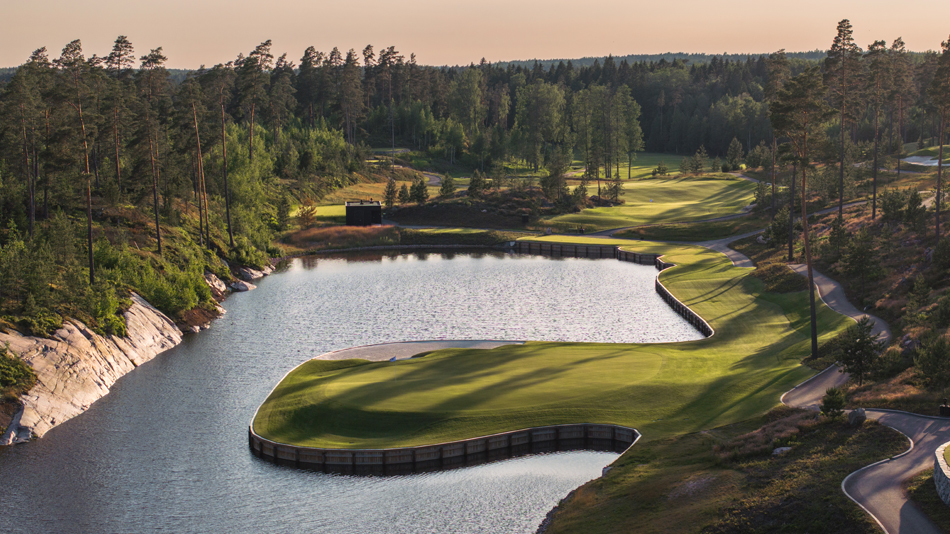 The near-island green of the seventh hole (Photo: Jacob Sjöman)