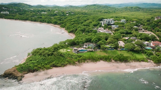 From golf hole to helipad: a dual-use design for a private client